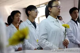 准医生的艰难抉择 到底是报考医学定向委培生 还是填报统招医学院图片