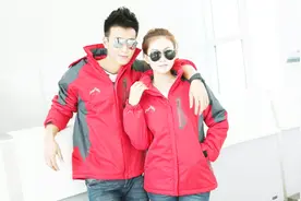 冲锋衣和棉袄的到底哪家比较强？看完你就懂了，不知道亏死了