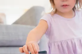 为什么一定要给孩子玩积木？三大好处，孩子智力发展快人一步图片