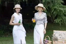 最时髦母女！三木把妈妈打扮得像少妇，两人走到哪都是一道风景线图片