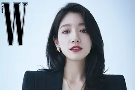 朴信惠瘦了更有辨识度，穿简约黑西装也吸睛有魅力，美得叫人心动图片