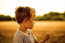 中国的父母对孩子的爱太多了，越卑微越容易把孩子养成白眼狼图片