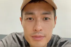 杨佑宁首度与未婚妻同框，孕期仍保持超模身材，未婚先孕照样恩爱图片