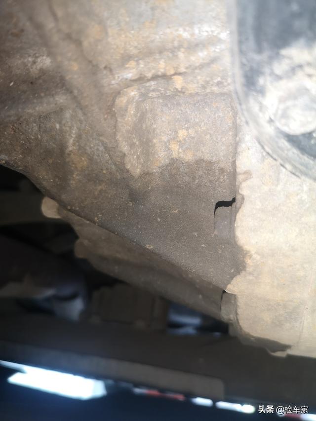 报价22万的雷克萨斯RX270，开10万公里就漏油，还能传三代吗？