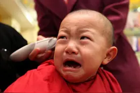 “眉毛剃了才会长得好”奶奶坚持给满月孙女剃眉毛，被斥：太无知图片