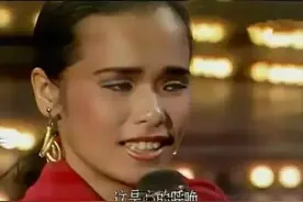 抛弃同居4年付笛生，甘当侯耀文情人，远嫁国外被家暴又找外国人图片