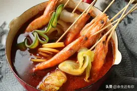 秘制香辣串串虾，味道麻辣鲜香，吃后让人回味无穷。图片