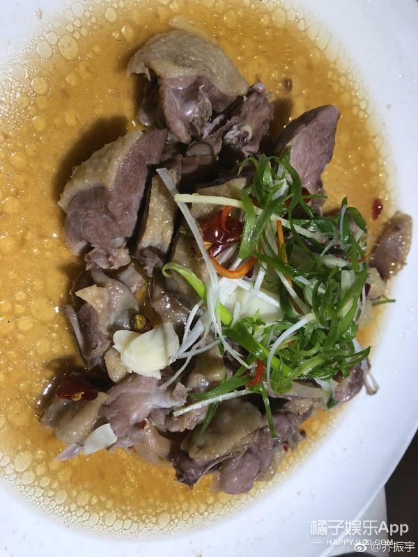 还记得《雪花女神龙》里的欧阳明日吗？他现在长这样