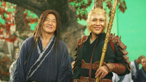 曾有人问成龙身价多少？他笑而不语：“一定没马云多，但也不少”