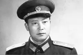 龙飞虎：曾护毛泽东闯重庆，建国后，年仅40岁就被授予少将军衔图片