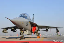 教练-10高级教练机首飞十四周年，性能达到世界领先水平图片