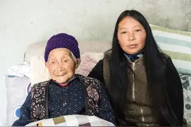 怪事：孙媳妇叫百岁奶奶＂妈妈＂，解惑中发现一个感人故事图片