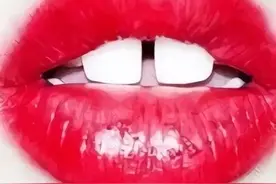 门牙缝大“漏财”还毁颜值，韩红牙缝大为什么不补？图片