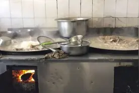 90后小伙在家开店卖"天价"肉，一斤100元，一天卖出上千斤图片
