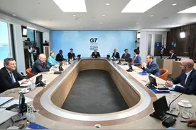 涉华问题谈崩，G7分成两派“狗咬狗”，若拜登让步将被德国敲竹杠图片
