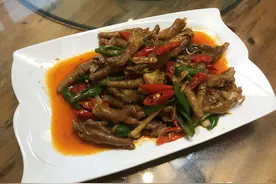 姐夫请客吃饭，9个人吃12道菜，花了628元，吃一半不想吃了图片