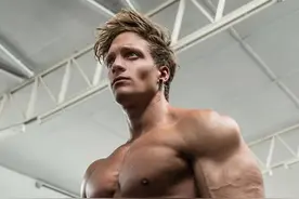 他靠一身“变异”肌肉火爆全球健身圈，这肌肉线条太赞了图片