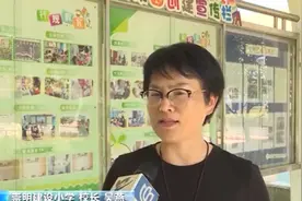 捡到巨款拾金不昧 上海一对姐弟将捡到的50万元悉数上交图片