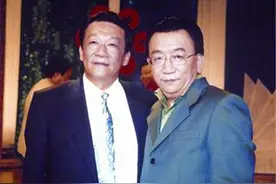 74岁侯耀华小县城商演，出场费要30万，还价至5万仍卖力演出图片