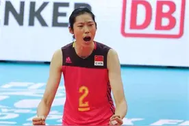 中国女排朱婷，为什么球衣号码下面有一横线，其他球员的没有？图片