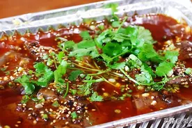 春天里就爱吃烧烤，教你做麻辣烤鸭血，比红烧的好吃多了图片