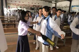 荒唐！高考竟带手机进场，还拍照搜答案？图片