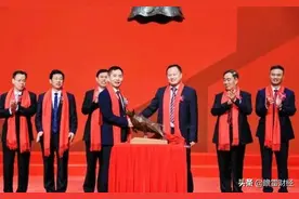 靠卖小鱼一年销售12亿，成功都来自不断的努力图片