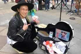 歌手张芸京一夜流失50万粉丝，街头卖唱无人识，竟只因换发型？图片