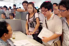 大学生工资分5档，大部分本科生都在最低档，看看你在哪一档图片