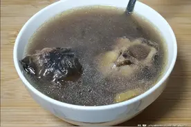 黑豆和它是绝配，煲汤鲜香又好喝，女人多喝气色好，越喝越漂亮图片