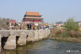 河南鹤壁一村上千年古石桥，桥面铁八角扣石头，曾有日本坦克进村图片