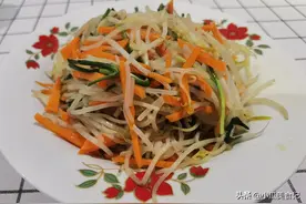 绿豆芽要不要先焯水，分享家常做法，口感爽脆又美味，新手零失败图片