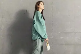 欧阳娜娜私服照，蓝绿色运动风，清新脱俗图片