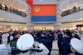 庆祝首个中国人民警察节 上海公安快闪MV图片