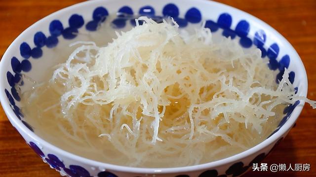 石花菜不用炒，不用煮，用冷水泡一泡，夏天最爱吃的爽口小凉菜