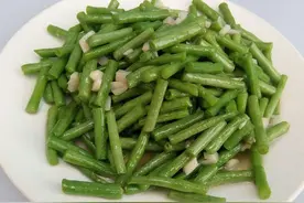 炒豆角时，先焯水还是直接炒？大厨：都错了，这才是正确做法图片