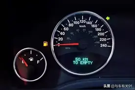 油灯亮了还剩多少油，还能跑多少公里？不及时去加油会烧坏油泵吗图片