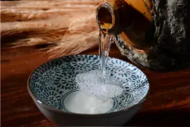 五粮液的“永不分梨”，梨是塞进去的吗？看完后，网友：天才设计图片