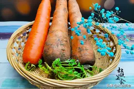 胡萝卜，买干净的还是带泥的？菜贩：这种胡萝卜剩下也不让家人吃图片