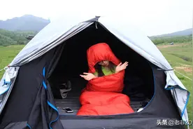 结伴同游帐篷里发生的事，有的惊悚，有的刺激，有的非常搞笑图片