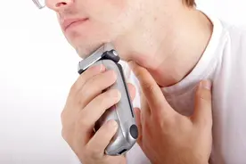 剃须刀多久换一次刀头 电动剃须刀使用注意事项图片