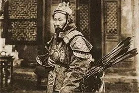 老照片：清朝的弓箭兵图集，为什么射箭要撅屁股？图片