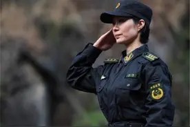 雷敏：17岁进女子特警队，如今大校军衔，却嫁给普通保安图片