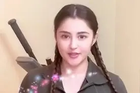 演员李心艾现身小吃街，为减肥只买一个饼，减脂6个月仍未见效果图片