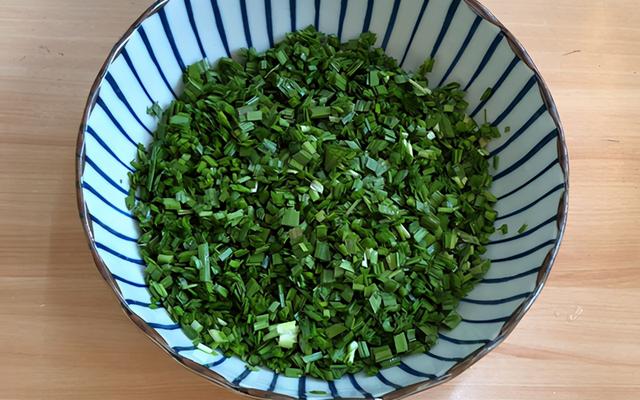 喜欢吃菜卷的要收藏，层层有菜，层次分明，韭菜翠绿不发黄，真香