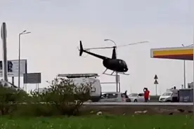 直升机空降汽车加油站加油 气派身姿惊呆过路司机视频封面