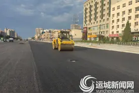 运城｜禹都大道提升改造开始铺设沥青层图片