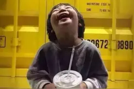 “孩子小，喝你一口奶茶咋了？”宝妈无理护短，女孩：我有肺结核图片