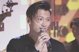 江苏晚会：唐国强扮诸葛亮，薛之谦扭秧歌，周深与龚琳娜一起洗脑图片