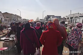 逢五排十，招远毕郭大集，初冬时节胶东农村的盛景图片